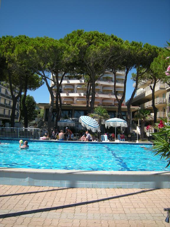 Hotel Ambasciatori Palace Lido di Jesolo Exterior foto