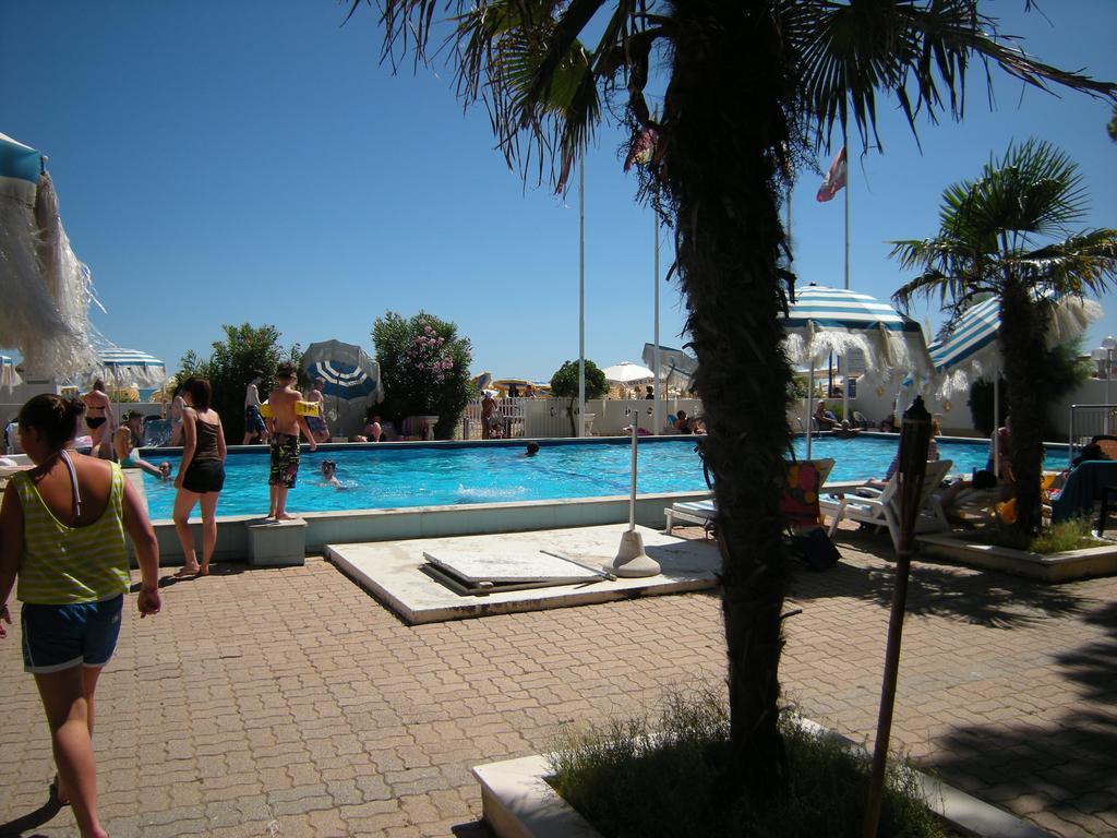 Hotel Ambasciatori Palace Lido di Jesolo Exterior foto