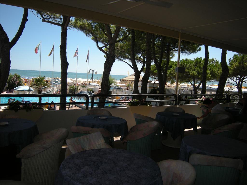 Hotel Ambasciatori Palace Lido di Jesolo Exterior foto